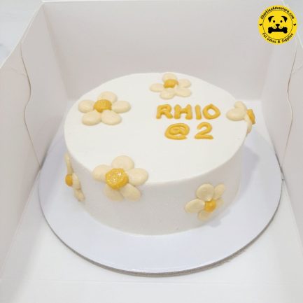 daisies on white pet cake for dog sand cats